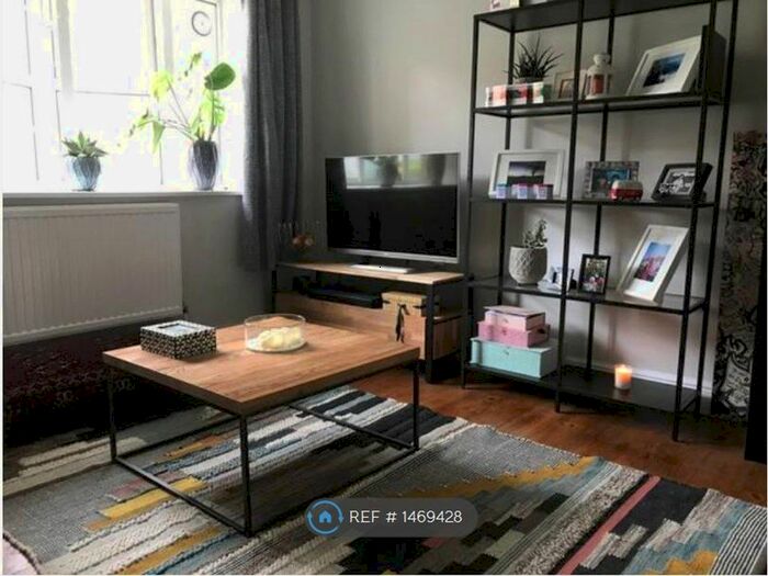 1 Bedroom Flat To Rent In Burnham Estate, London, E2