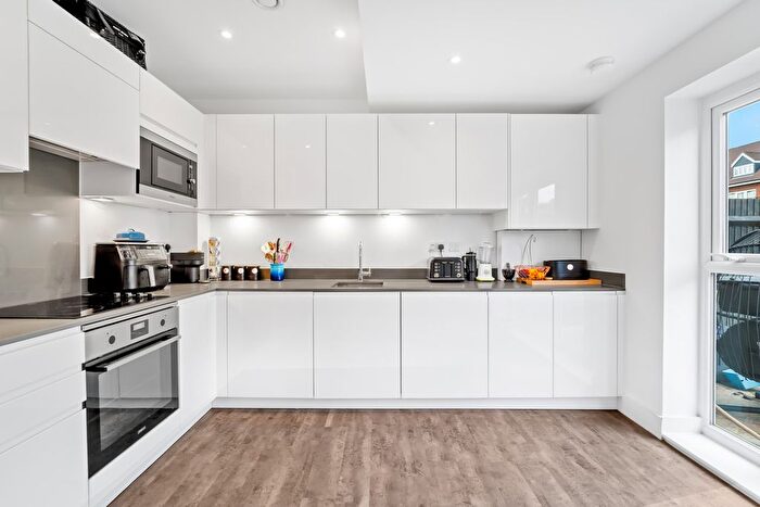 4 Bedroom Detached House For Sale In Beatrice Square, Tadworth, KT20