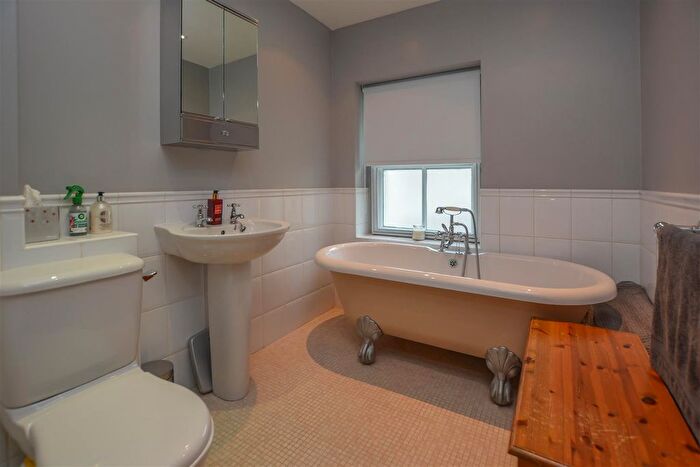 2 Bedroom Cottage For Sale In Thorndon Park, Ingrave, Brentwood, CM13