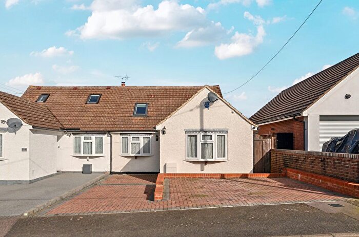 3 Bedroom Bungalow For Sale In New Road, South Darenth, Dartford, Kent, DA4
