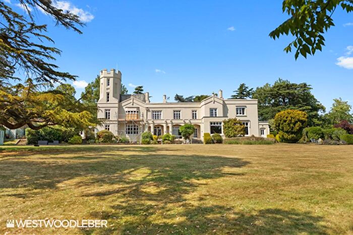 6 Bedroom Terraced House For Sale In Beaumont Road, Broxbourne, EN10