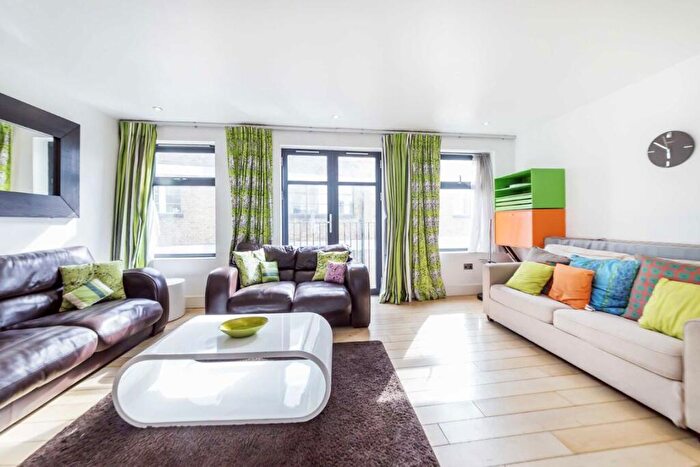2 Bedroom Flat To Rent In Hatton Place, Hatton Garden, EC1N