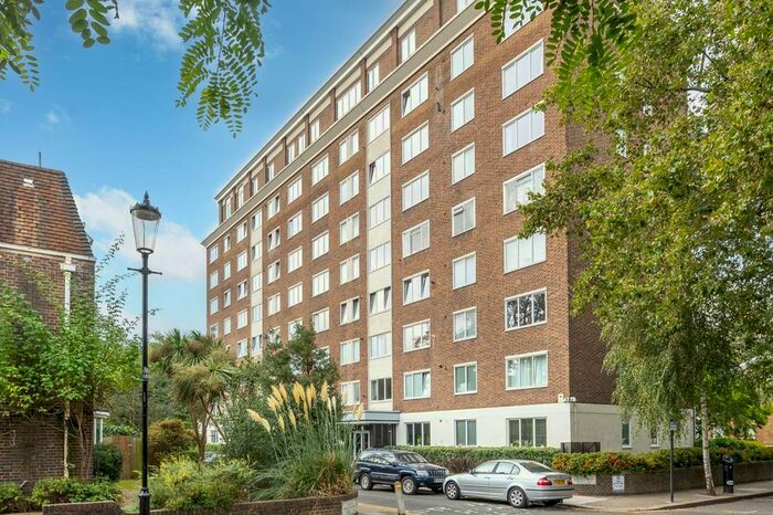 3 Bedroom Flat To Rent In St Mary Abbots Terrace, High Street Kensington, London, W14