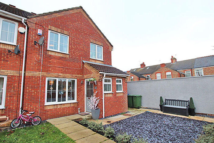 3 Bedroom End Of Terrace House For Sale In Hardys Court, Grimsby, DN32