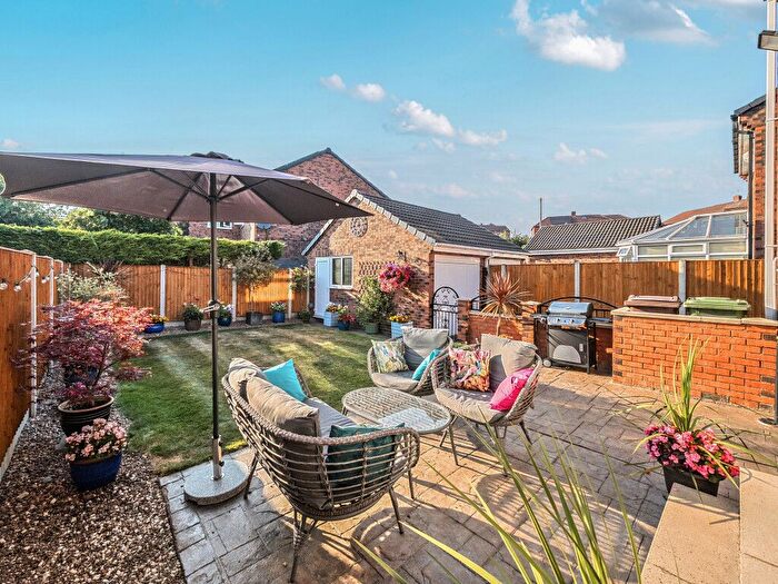 4 Bedroom Detached House For Sale In Potovens Lane, Wrenthorpe, Wakefield, West Yorkshire, WF2