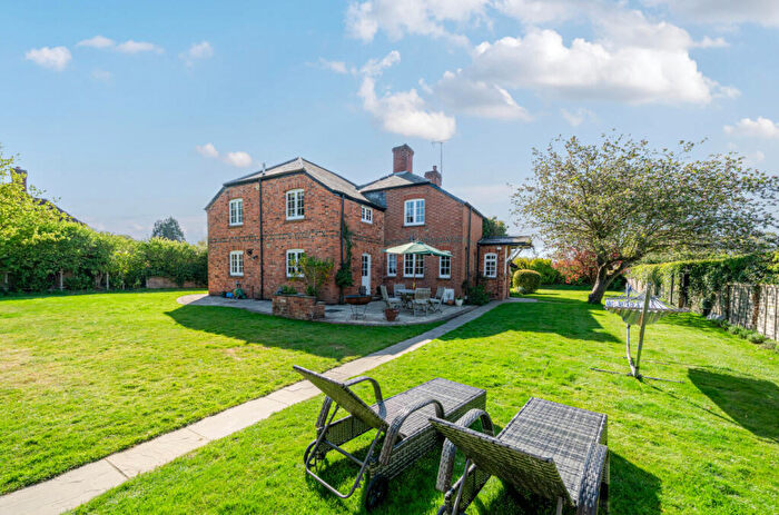 4 Bedroom Detached House For Sale In Forest Road, Wokingham, Berkshire, RG40