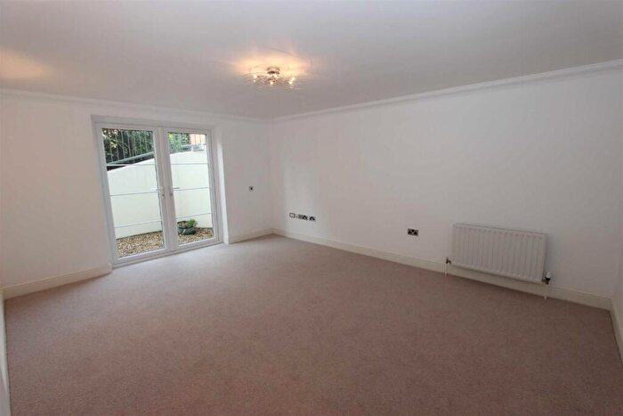 2 Bedroom Flat To Rent In Green Lanes, Winchmore Hill, N21