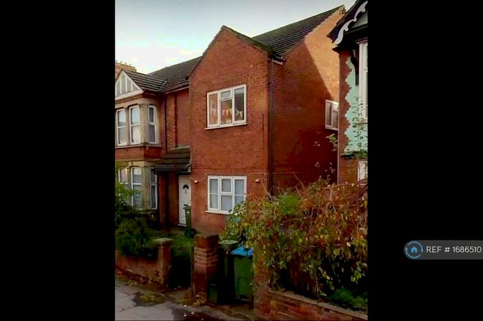 1 Bedroom Flat To Rent In High Street, Aylesbury, HP20