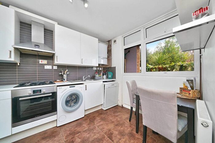 3 Bedroom Flat To Rent In Richborne Terrace, Oval, London, SW8