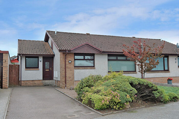 3 Bedroom Semi-Detached Bungalow For Sale In Broomfield Park, Portlethen, AB12