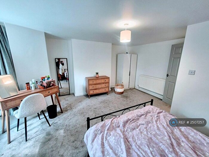 1 Bedroom Flat To Rent In Stacey Road, Cardiff, CF24