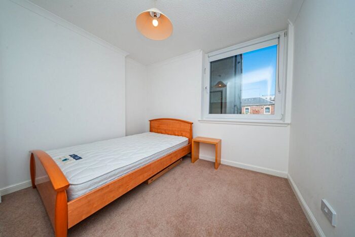 2 Bedroom Flat For Sale In / Fettes Row, New Town, Edinburgh, EH3