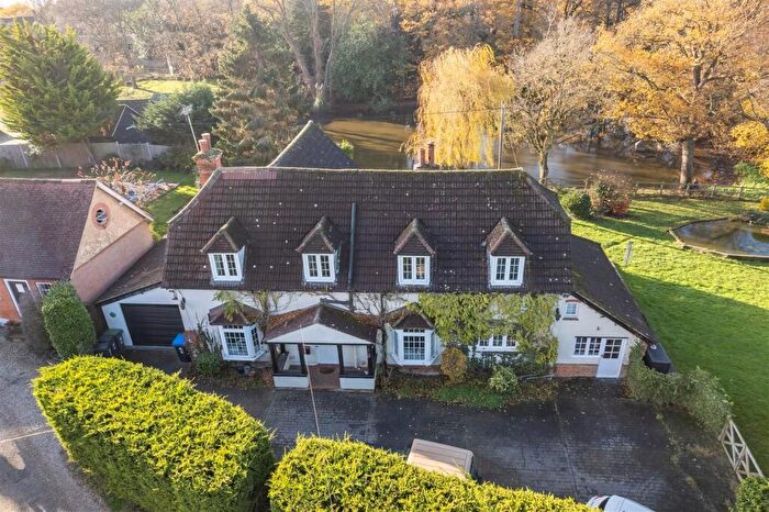 4 Bedroom Detached House For Sale In New Road, Lambourne End, RM4