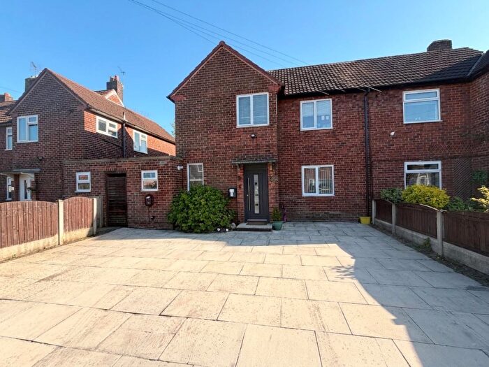 3 Bedroom Semi-Detached House For Sale In Brixham Drive, Sale, M33