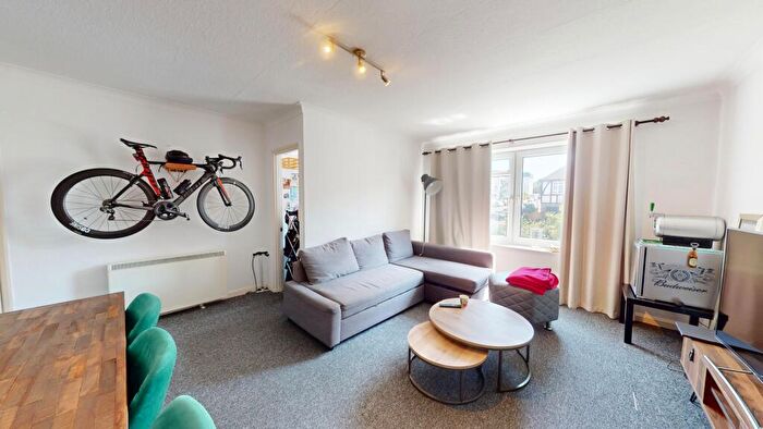 2 Bedroom Flat For Sale In Holland Road, Hove, BN3