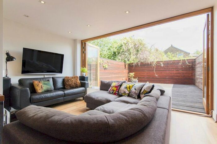 2 Bedroom Flat To Rent In Leander Road, London, SW2