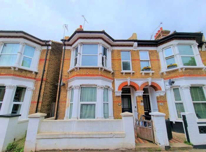 2 Bedroom Flat To Rent In Ashburnham Road, Southend-On-Sea, SS1
