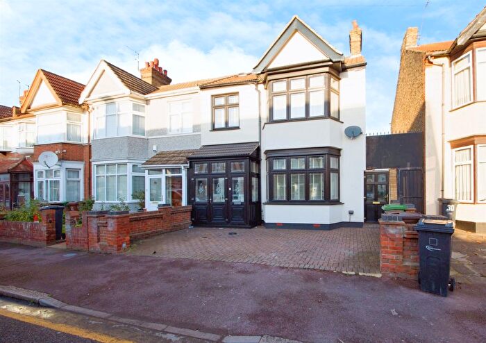 4 Bedroom End Terrace House For Sale In Hurstbourne Gardens, Barking, IG11