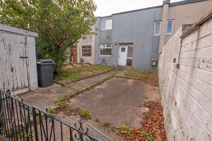 2 Bedroom Property For Sale In Megginch Place, Glenrothes, KY7