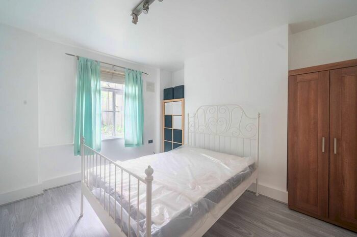 1 Bedroom Flat To Rent In Louvaine Road, St John's Hill, London, SW11