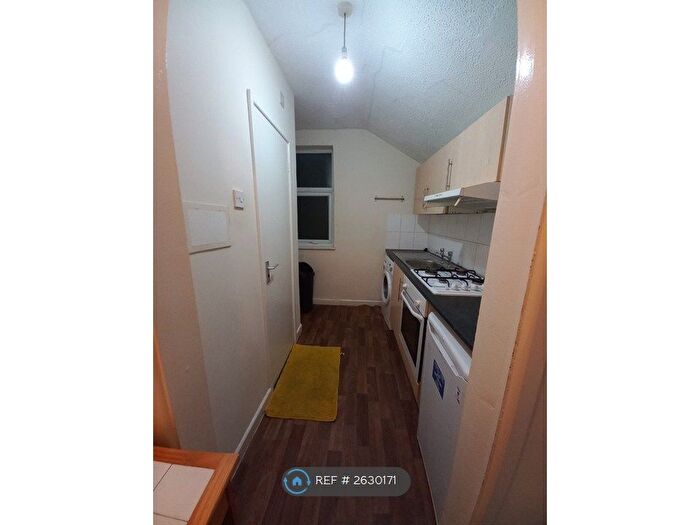 1 Bedroom Flat To Rent In Colwick Road, Nottingham, NG2
