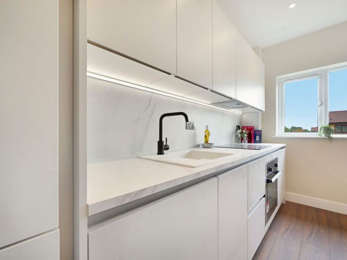 1 Bedroom Flat For Sale In Cornmow Drive, London, NW10