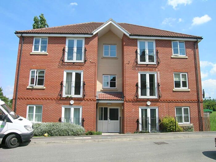 2 Bedroom Apartment For Sale In St Johns Court - Ware, SG12