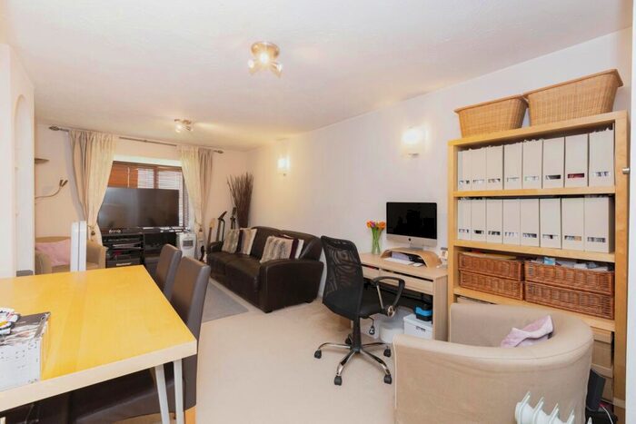 2 Bedroom Flat For Sale In Waterside Close, Barking, Essex, IG11