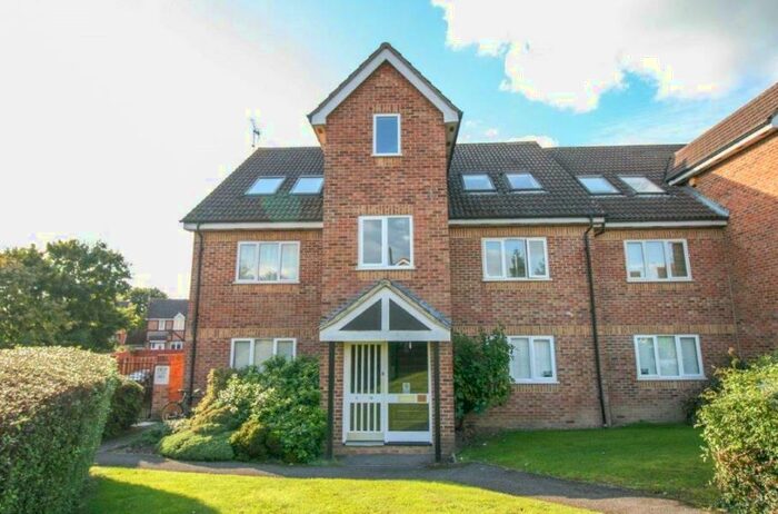 Apartment To Rent In Old Fives Court, Burnham, SL1