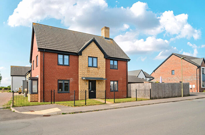 4 Bedroom Semi-Detached House For Sale In Wheatfield Drive, Curbridge, Witney, OX29