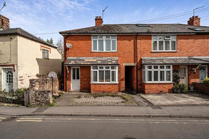 3 Bedroom End Of Terrace House For Sale In Northcroft Lane, Newbury, RG14