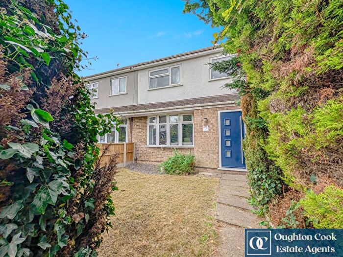 3 Bedroom Semi-Detached House For Sale In Wessex Close, Bedworth, CV12