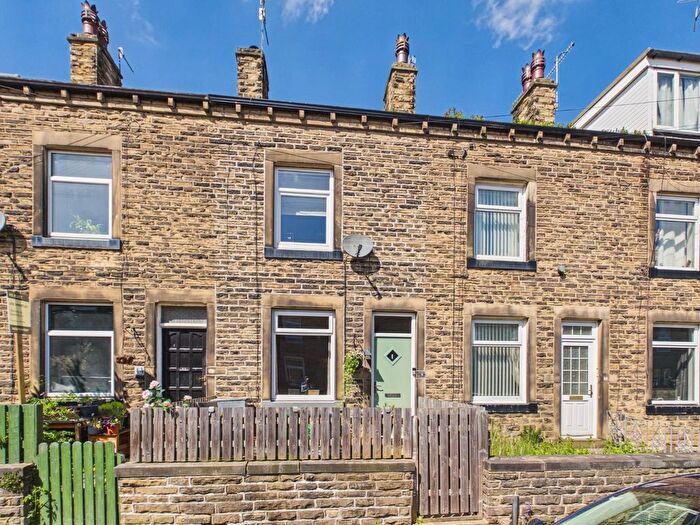 4 Bedroom Terraced House For Sale In Myrtle Avenue, Bingley, BD16