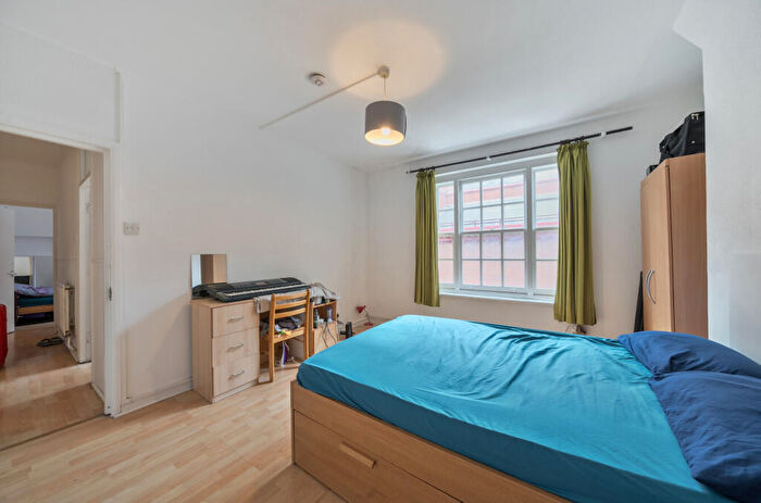 3 Bedroom Apartment To Rent In Chalton Street, NW1
