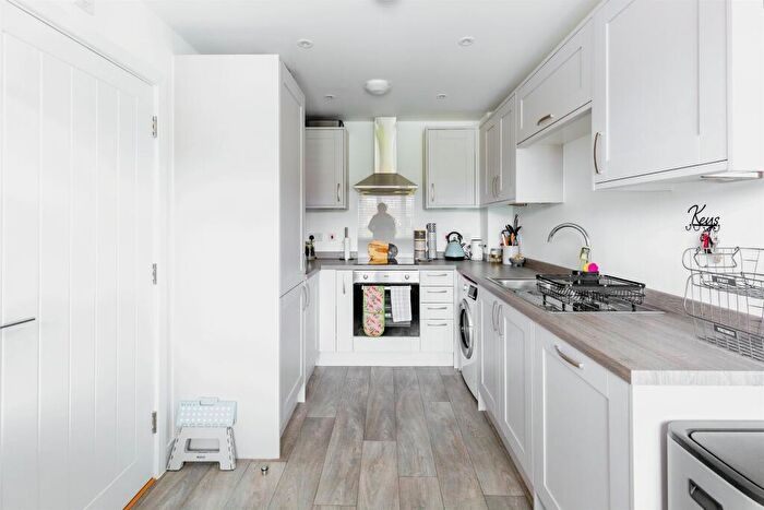 3 Bedroom End Of Terrace House For Sale In Northdale Common, Raunds, Wellingborough, NN9