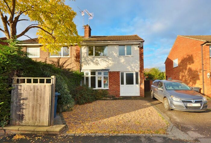 3 Bedroom Semi-Detached House To Rent In Wolds Drive, Keyworth, NG12