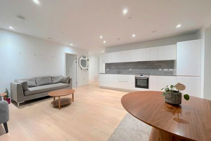 2 Bedroom Flat To Rent In Bonnet Street, London, E16