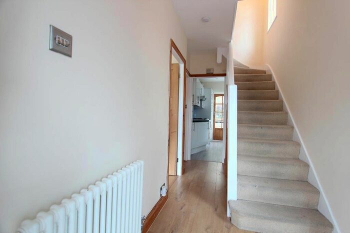 3 Bedroom Semi-Detached House To Rent In Whitehouse Way, London, N14