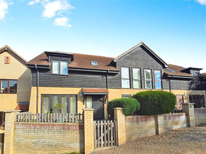 3 Bedroom Terraced House For Sale In Meadow Barn Close, Totland Bay, Isle Of Wight, PO39