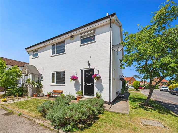 3 Bedroom Semi-detached House For Sale In Mere Way, Swanland, HU14