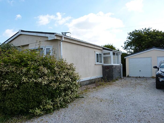 2 Bedroom Mobile/park Home For Sale In Meadowside, Launceston, PL15