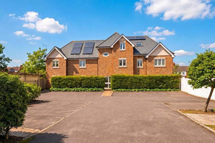 2 Bedroom Flat To Rent In Woking, Surrey, GU21