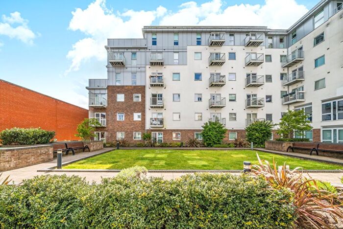 2 Bedroom Flat To Rent In Station View, Guildford, GU1