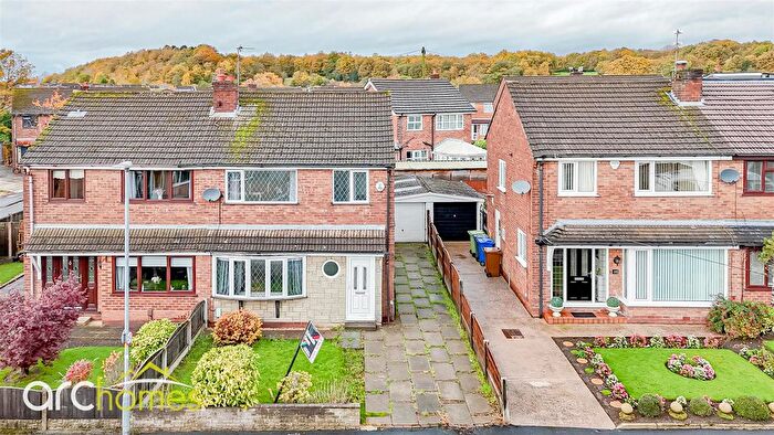 3 Bedroom Semi-Detached House For Sale In Upton Road, Atherton, Manchester, M46