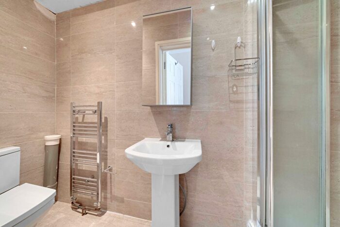 Studio To Rent In Barnett Street, Whitechapel, London, E1