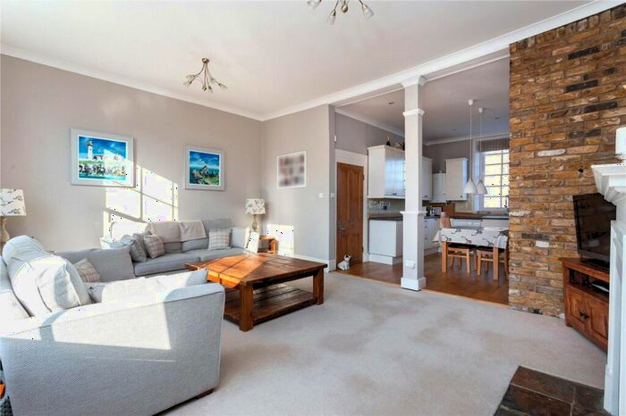 3 Bedroom Maisonette To Rent In Mildmay Park, London, N1