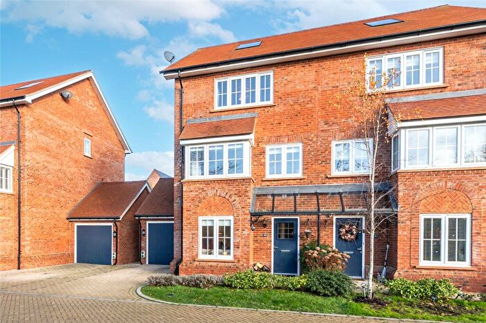 4 Bedroom Semi-Detached House For Sale In McLaren Way, Didcot, Oxfordshire, OX11