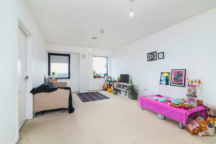 2 Bedroom Flat To Rent In Ilford Hill, Ilford, IG1