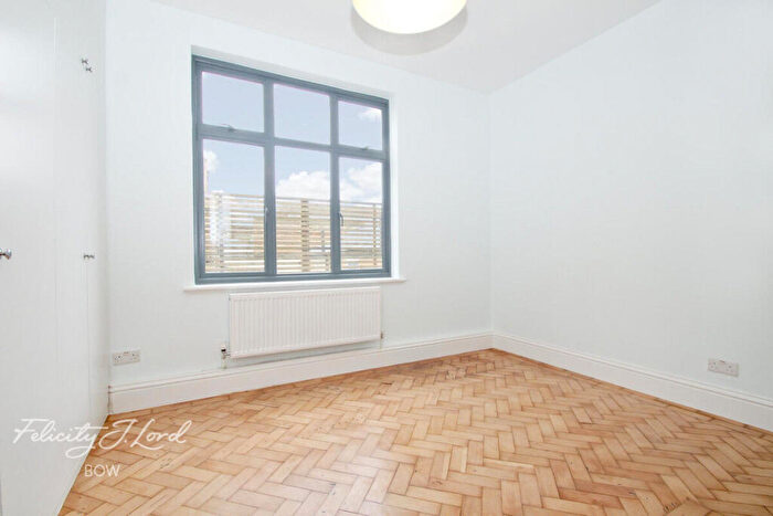 2 Bedroom Flat For Sale In Libra Road, London, E3