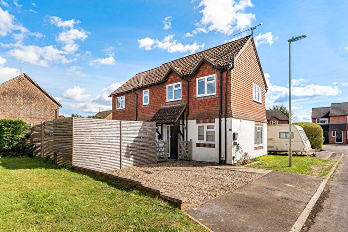 5 Bedroom Detached House For Sale In Vindomis Close, Holybourne, Alton, Hampshire, GU34